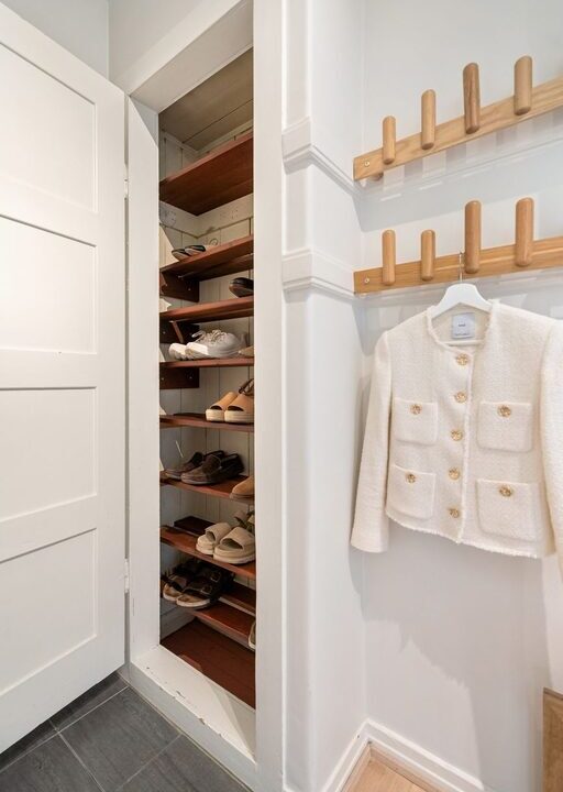 Simple Ways to Organize Your Entryway